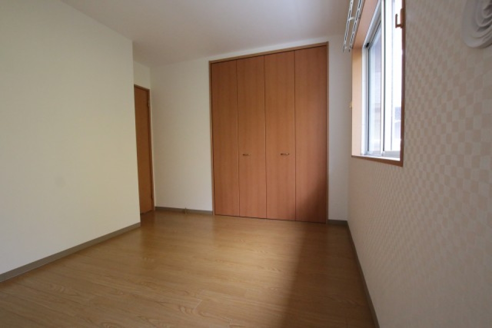 洋室6.2帖。クローゼット付いています。