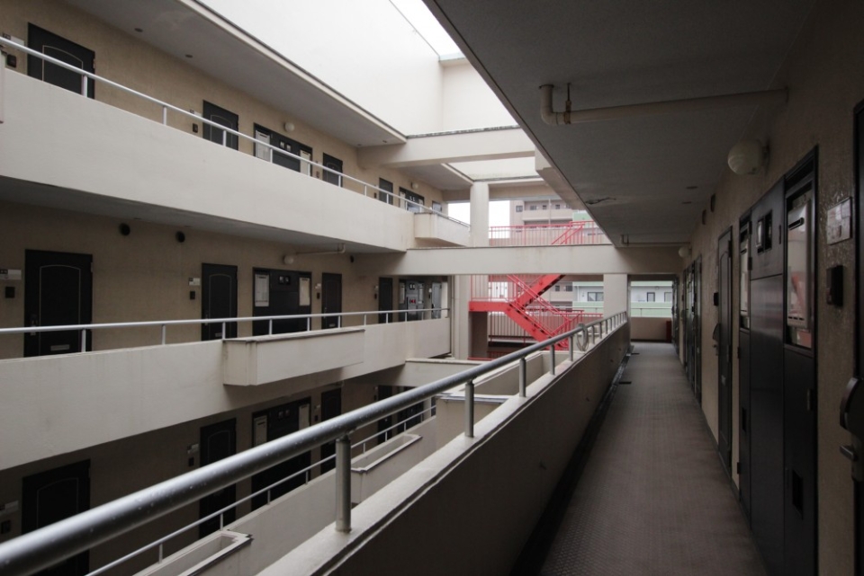 中庭を囲んで回廊式になっています。