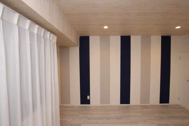 ただのレースカーテンだが室内の爽やかさをアップさせるアイテムの１つ。