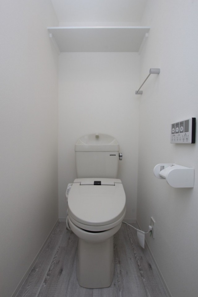 トイレはもちろんシャワートイレ付き。