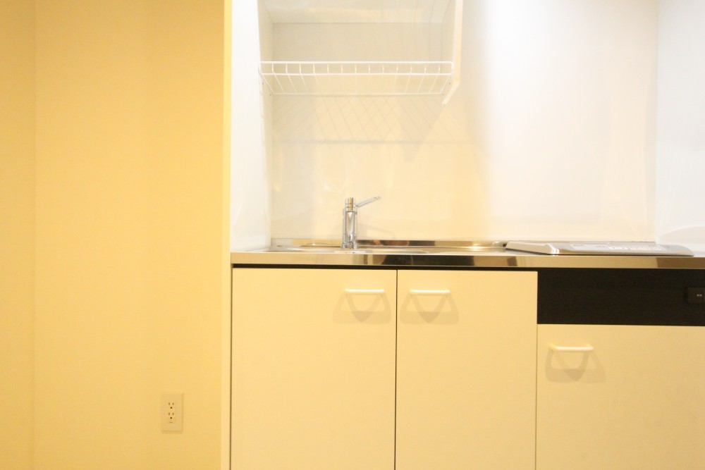 キッチンはIHコンロのミニタイプ。