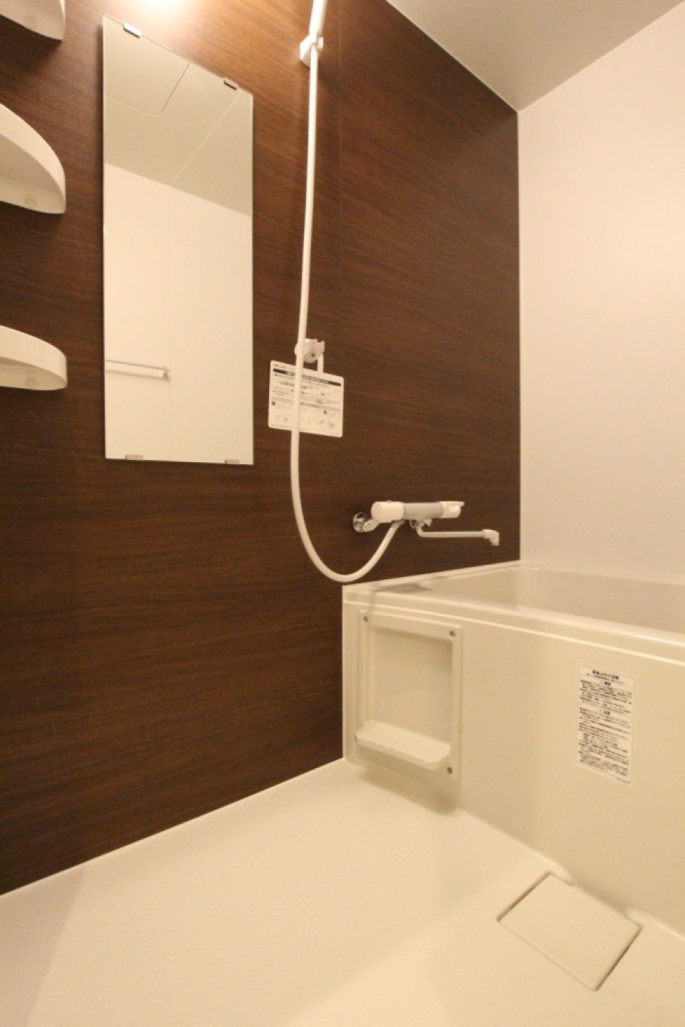 使いやすく掃除も楽々ユニットバス。