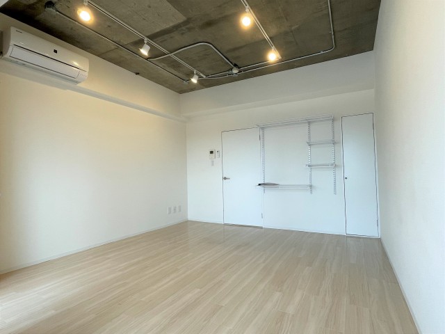 白くて清潔感のあるお部屋です