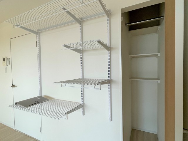 収納は小さめでコンパクトです