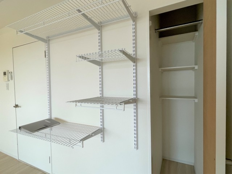 収納は小さめでコンパクトです