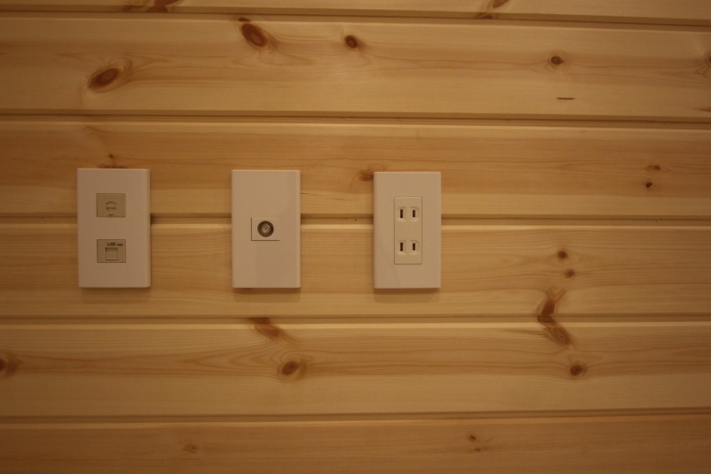 コンセントカバーとの相性もOK。