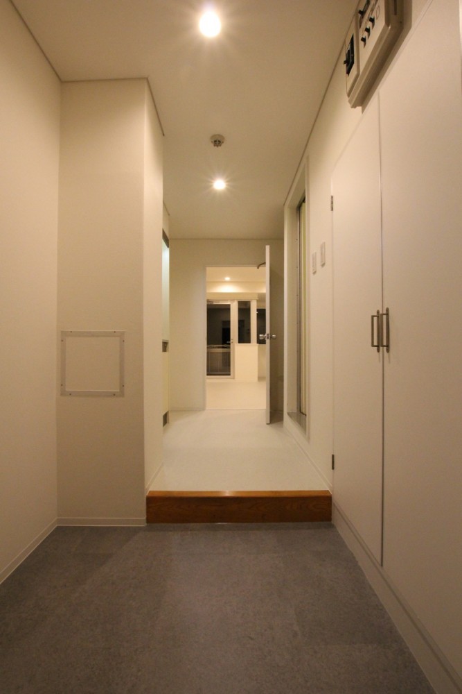 玄関スペースは広々、自転車も置けてしまうぐらい。