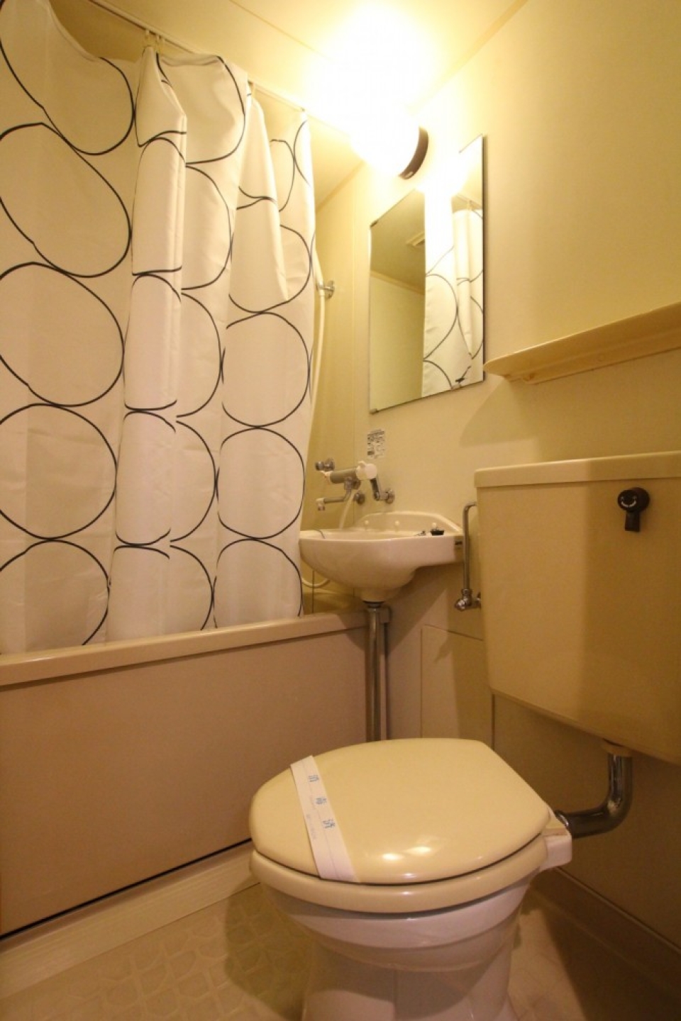 我慢ポイント２、３点式のユニットバス。