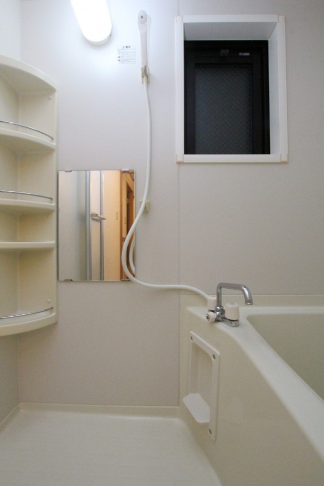 追い焚きはありません。ガス代の節約かなぁ...。