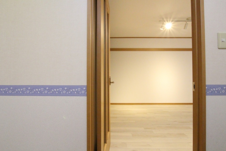 玄関から見える室内。