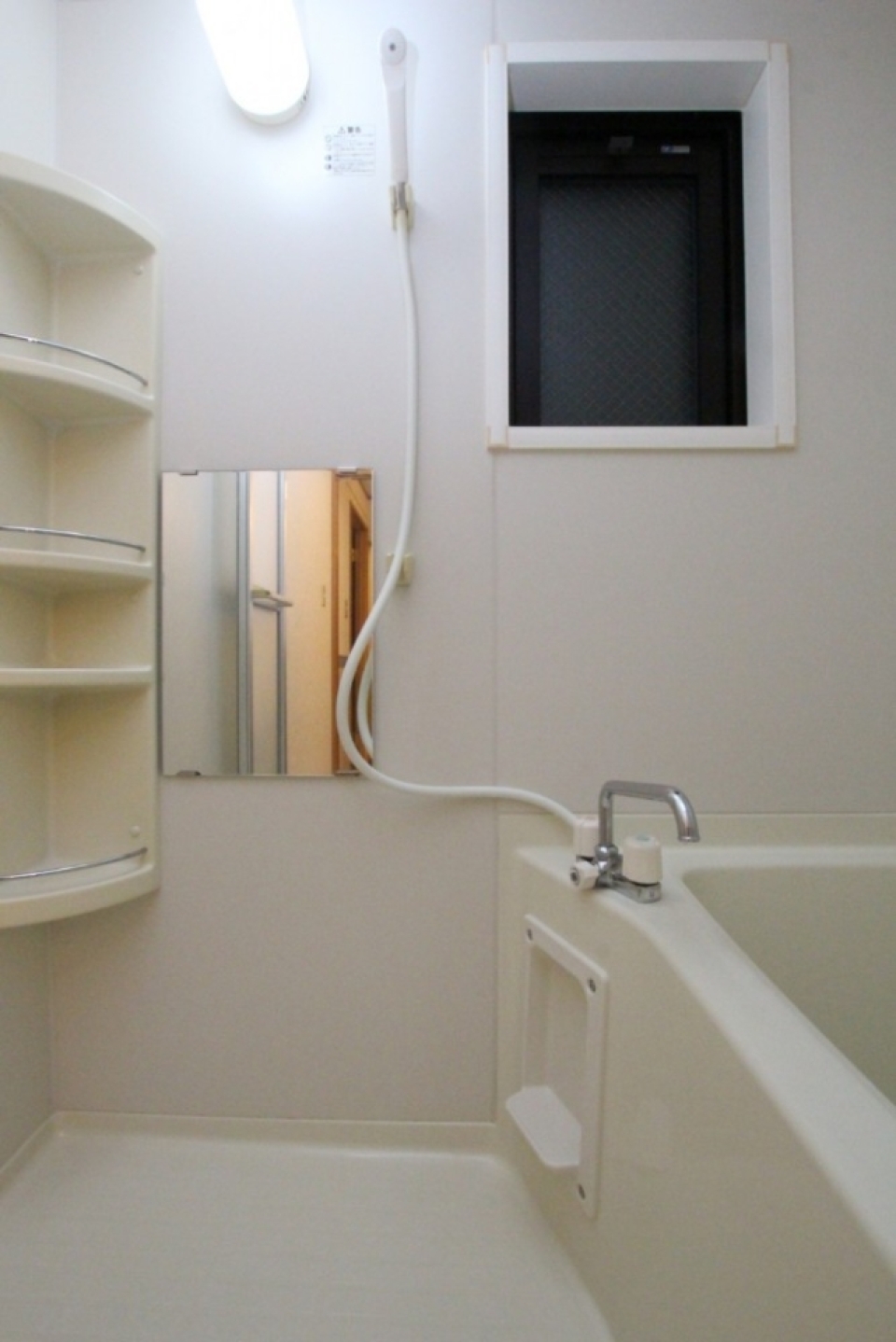 追い焚きはありません。ガス代の節約かなぁ...。