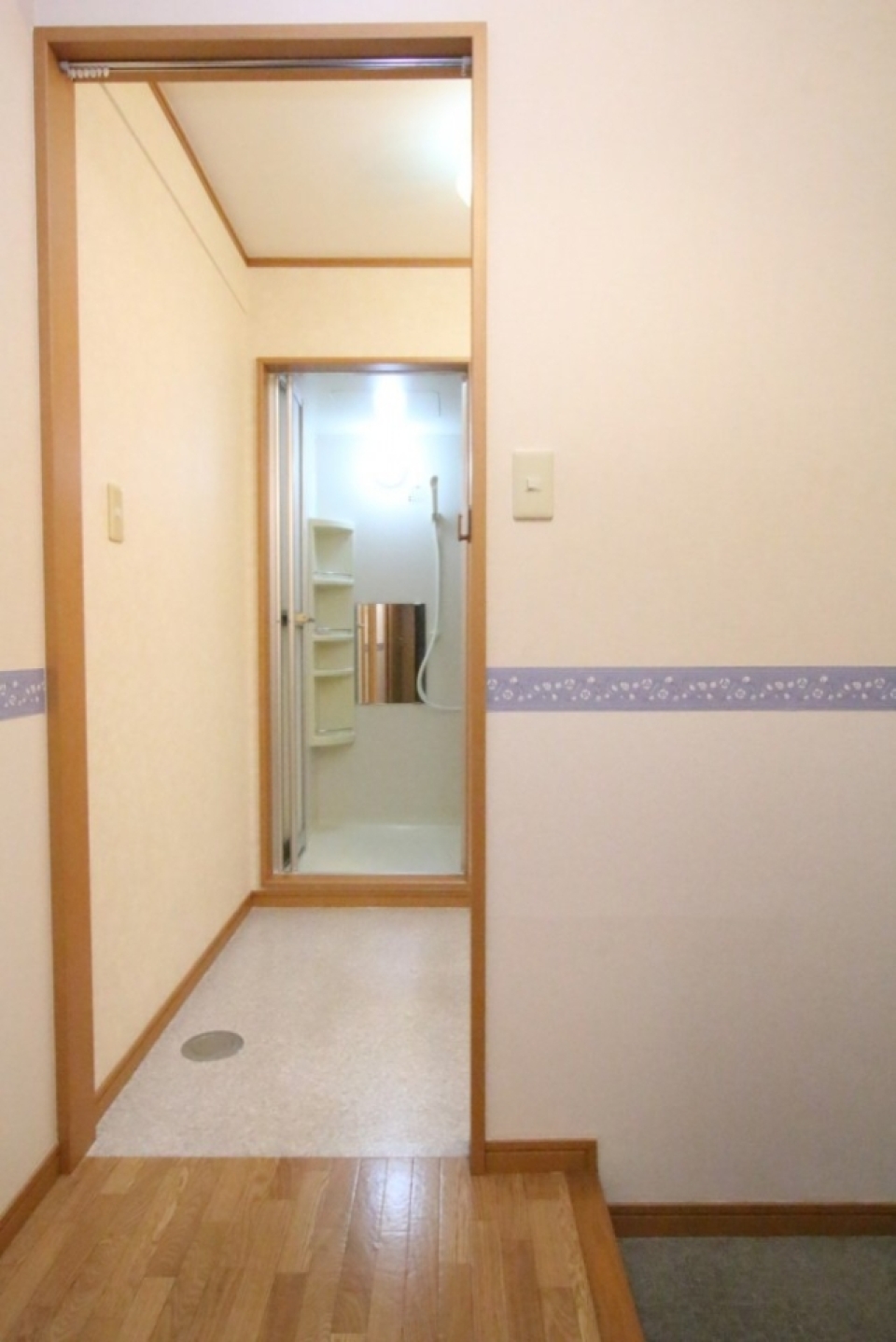 洗面スペースには扉がないので暖簾・アコーディオンカーテンが必要。