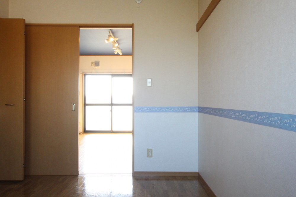 こちらは6帖の洋室。