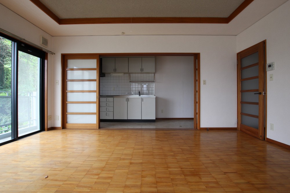 室内はどこか社員寮の様な...。