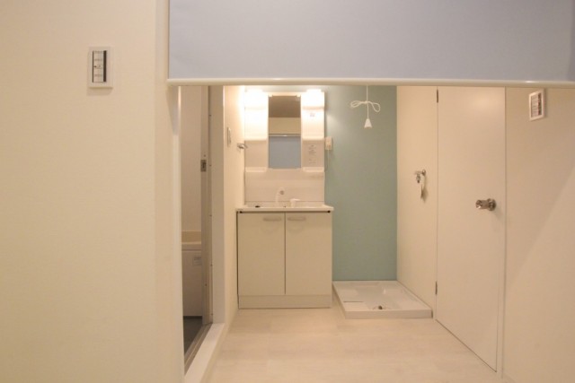 幕開けば洗面スペースの登場。