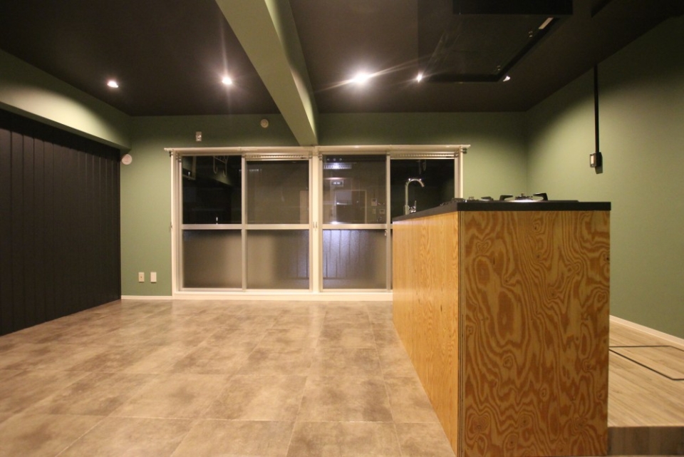 アイランドキッチンは、ステージ仕様。