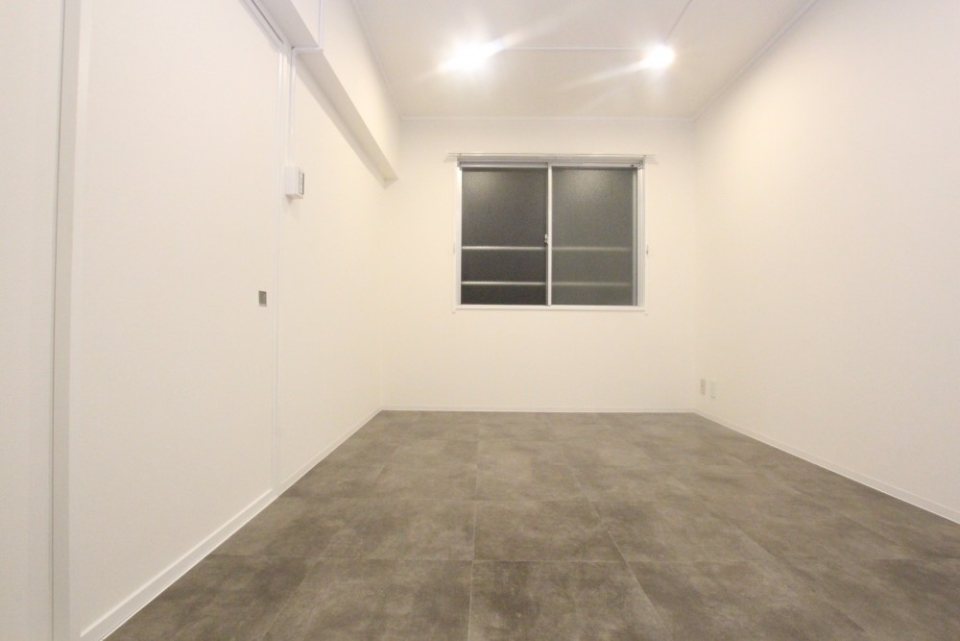 寝室は、映画にでてくるようなセット。