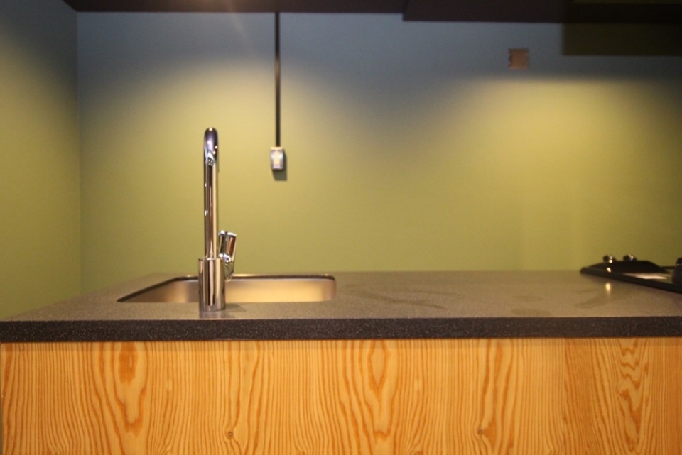 キッチンは、オリジナル。DJブースのよう。