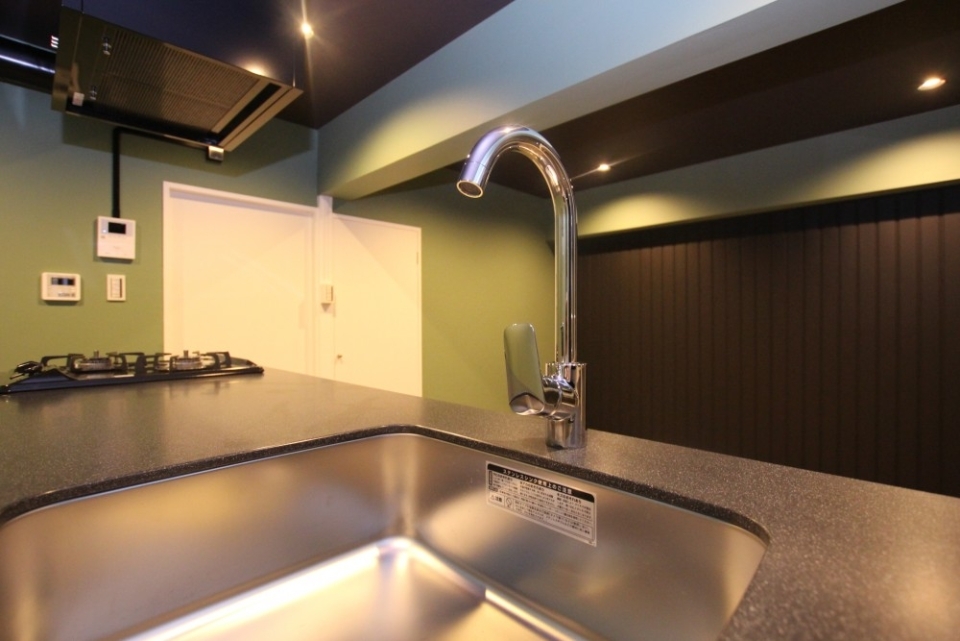 キッチン水栓の曲線美にウットリ。