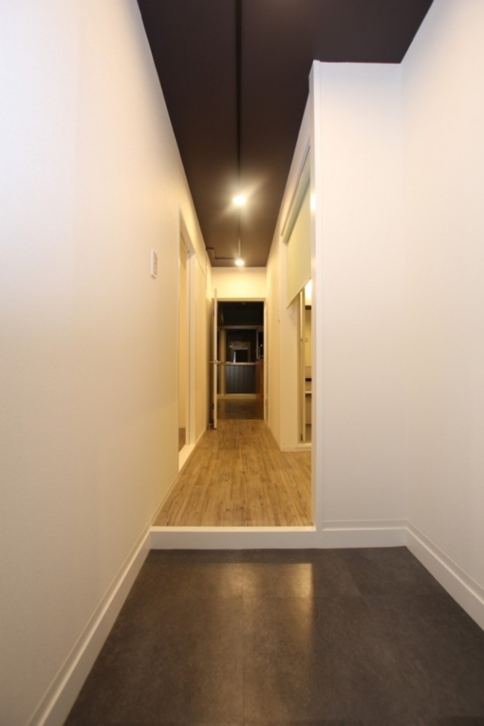 シューズBOXないよ、自分で買ってね。