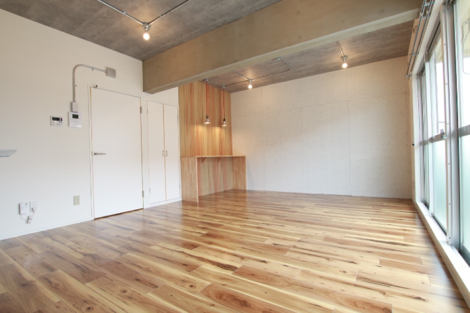 床材の色のムラ感がかっこいい。