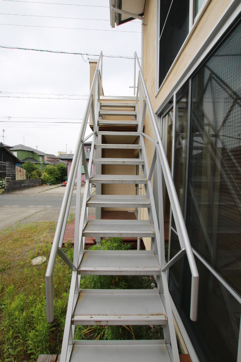 外から２階テラスへ行けます。