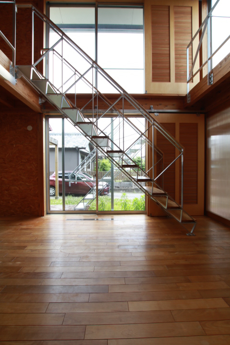 中も外もシースルー階段。