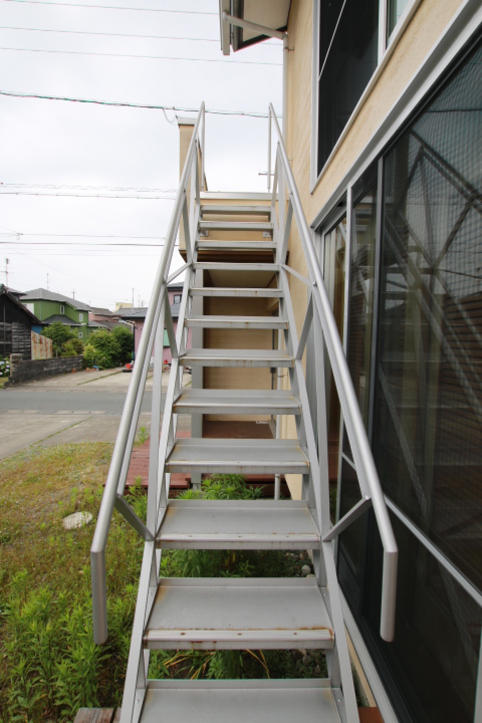 外から２階テラスへ行けます。