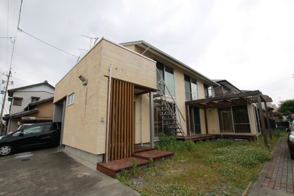 一本入ったところにあるので静かです。