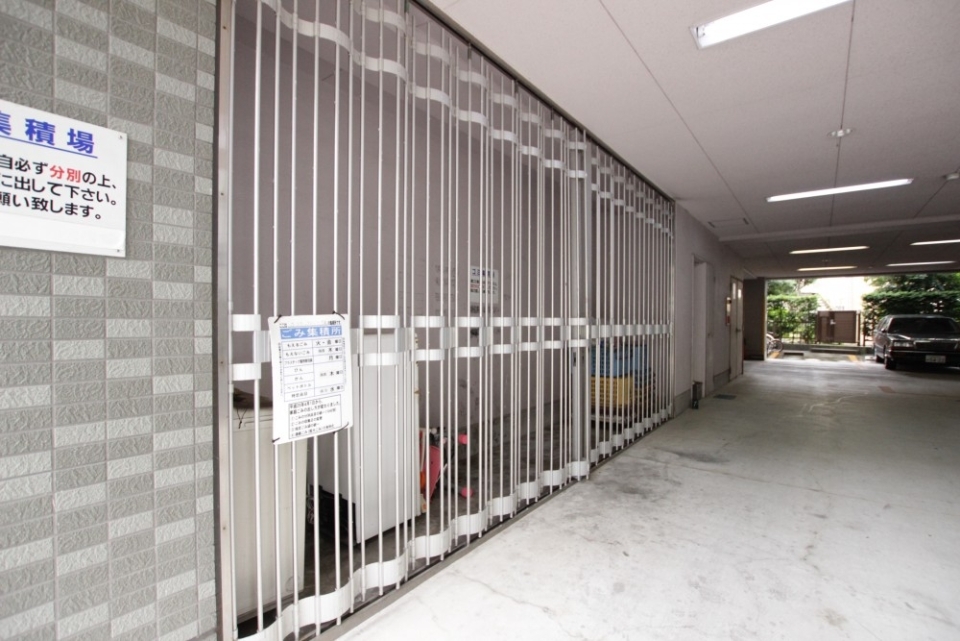 ごみ捨て場は敷地内。