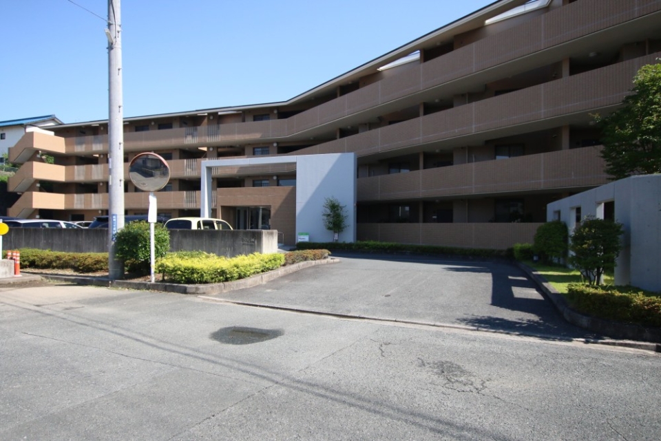 どっしりと構える外観