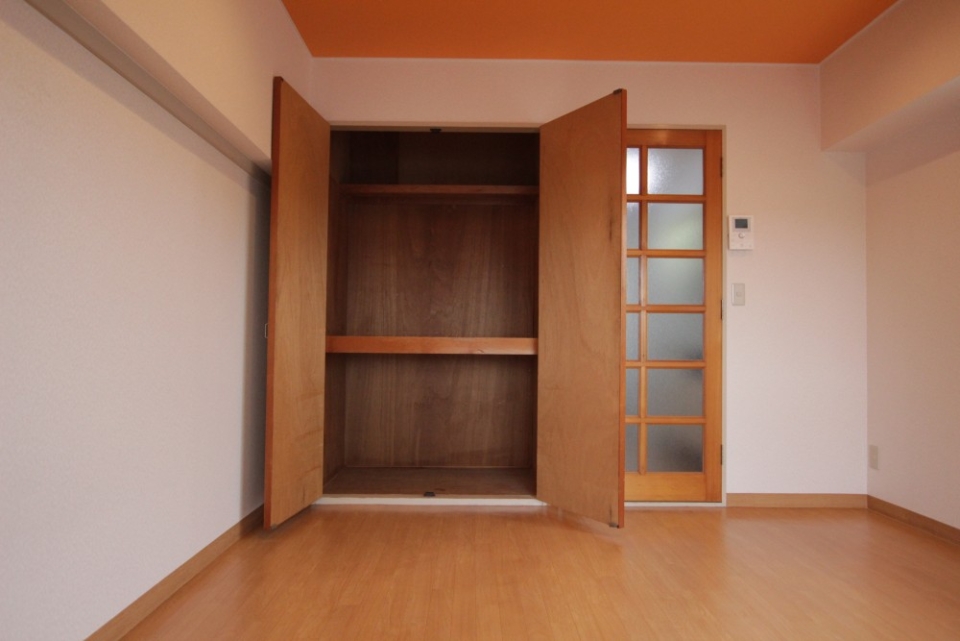 収納の中は昭和。