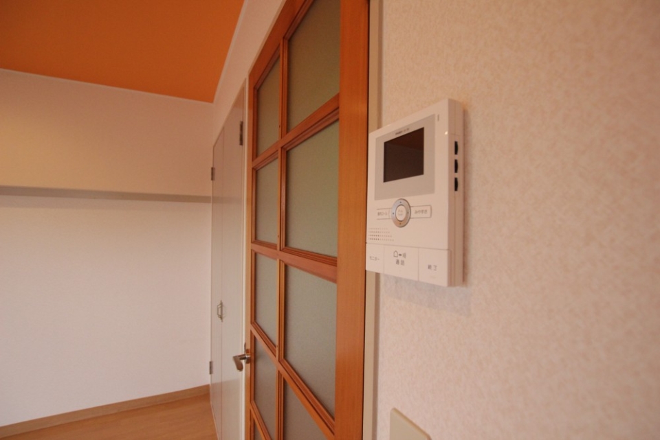 格子の建具がなんだかおしゃれ。