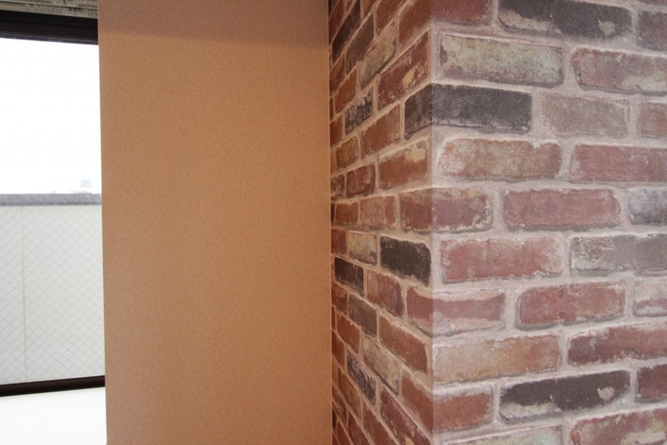 ブリッククロスが目を引く。