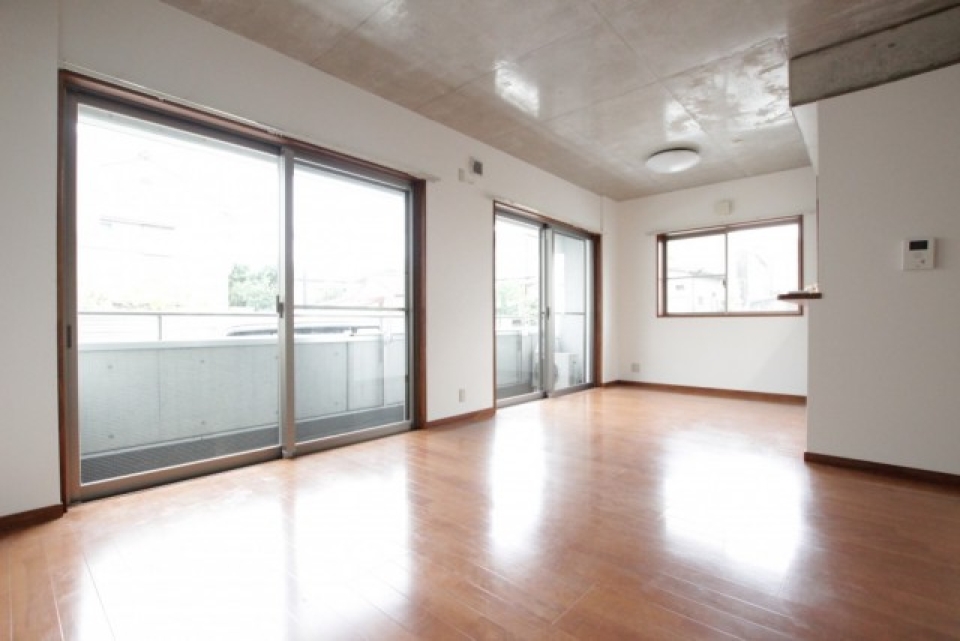 2面採光の広々リビング！