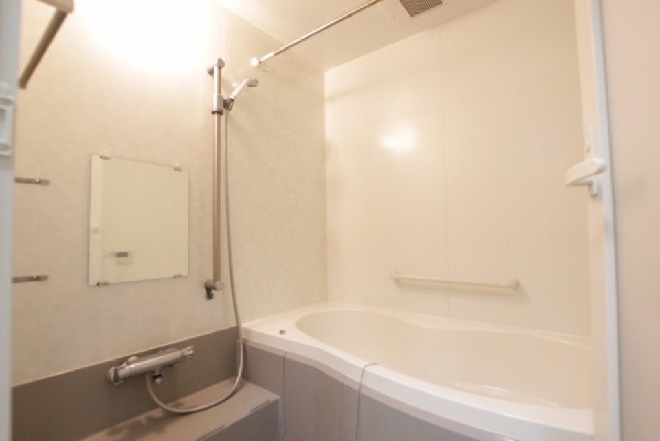 お風呂もシンプル配色ですが、広くてGOOD