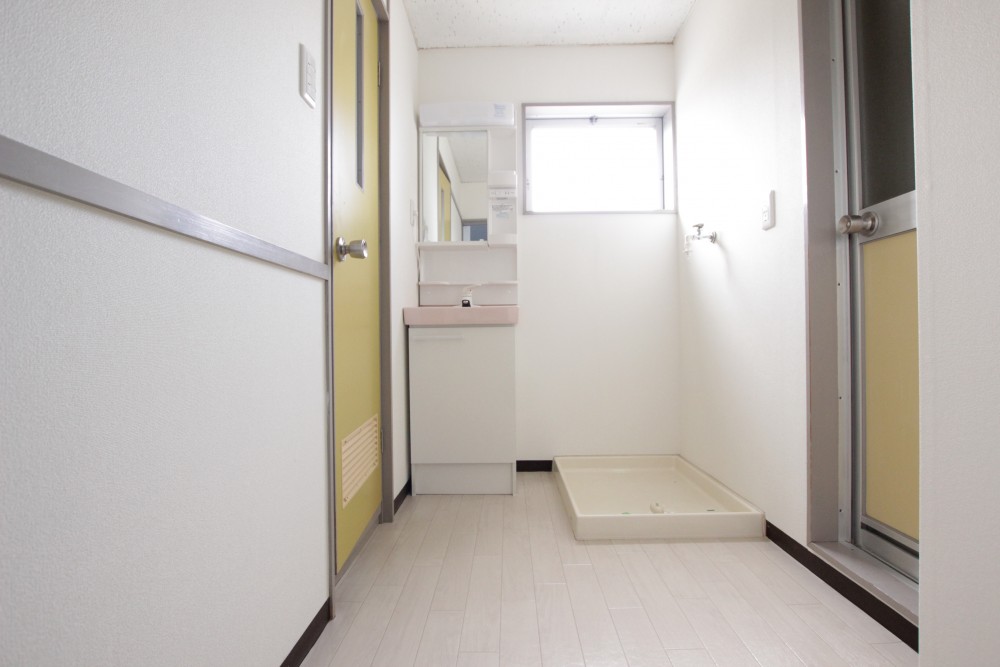 洗面所の様子。西からの光があります。