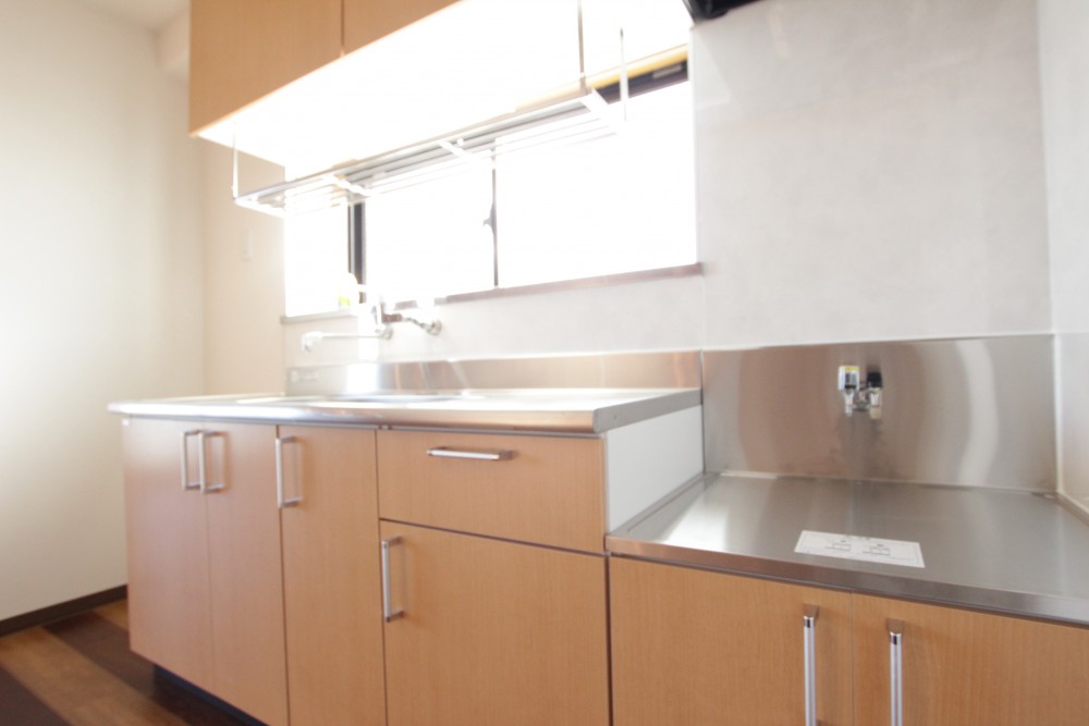 キッチンは、オーソドックス。ガスコンロが必要ですね。