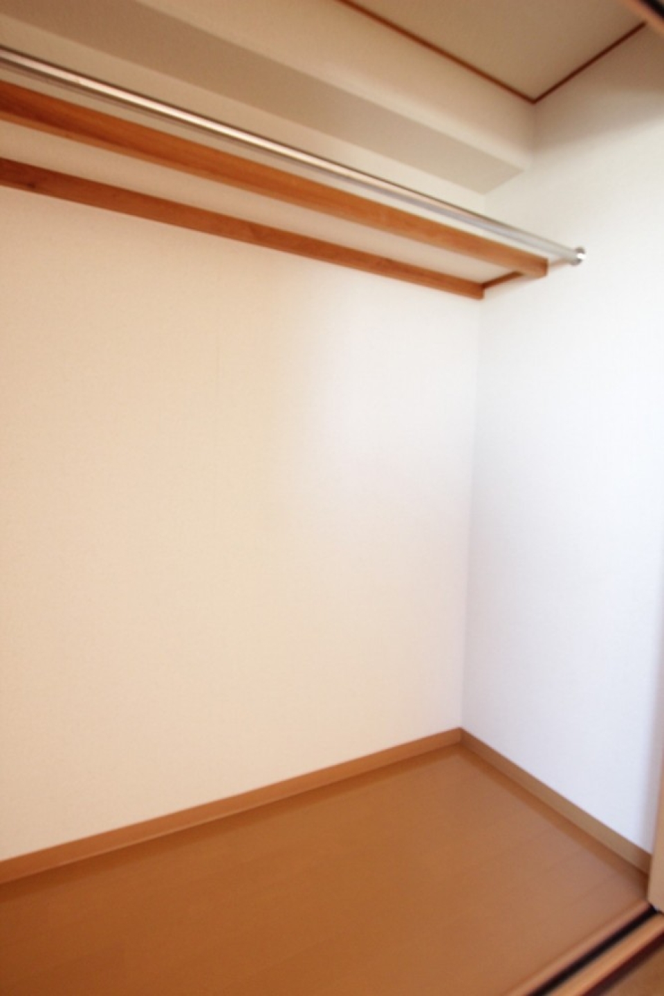 LDKの収納。ちょっとした奥行きあります。