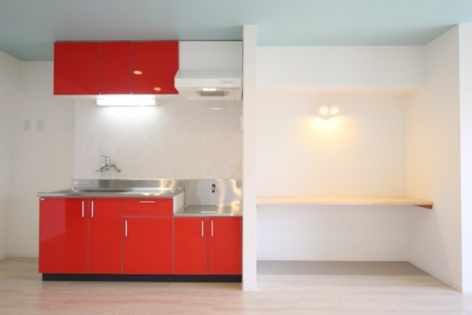 キッチンの横にはワークデスクが