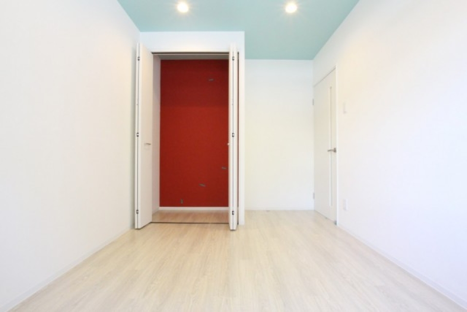 こちらにも収納がありますよ。