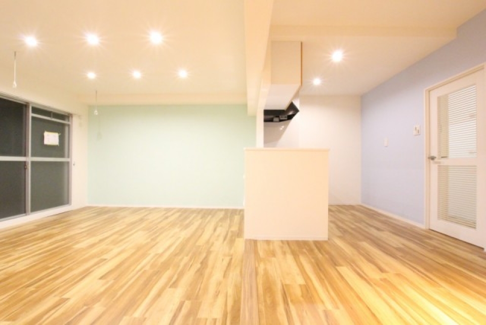 爽やかな色合いの壁紙「ふわふわ世界」。