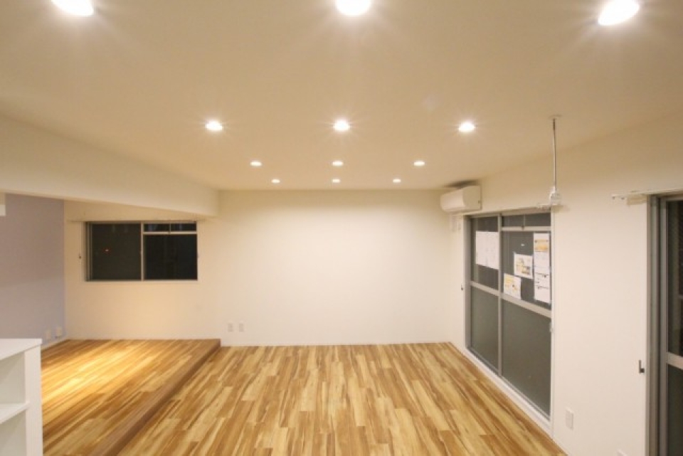 天に散りばめたダウンライト。