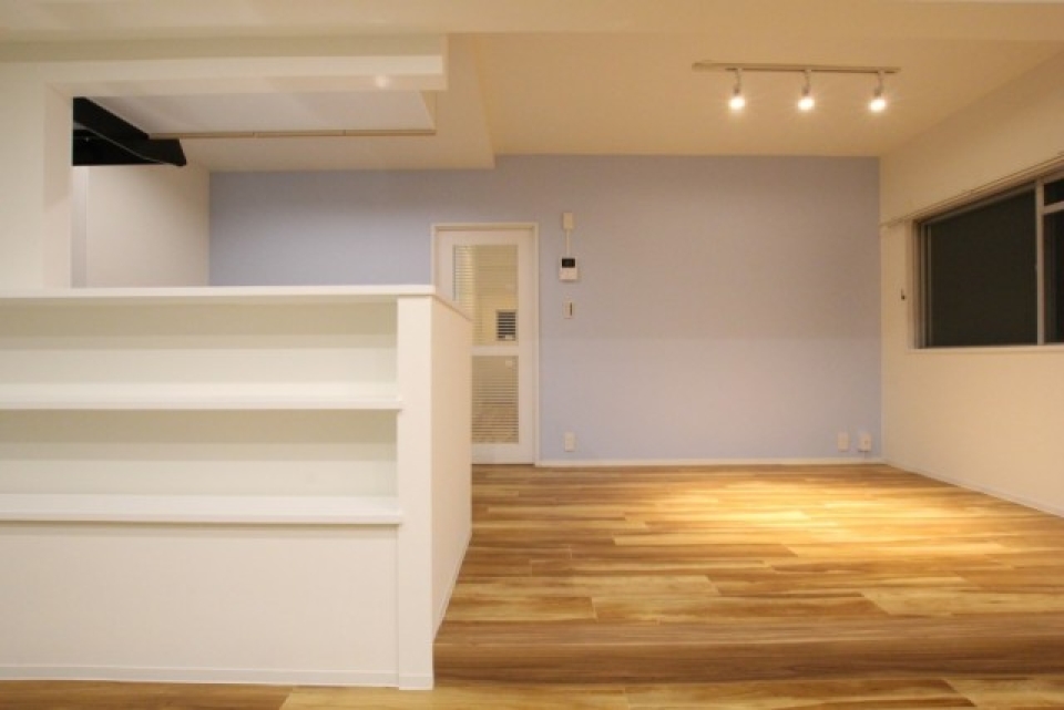 LDK入口部の扉はルーバー式。