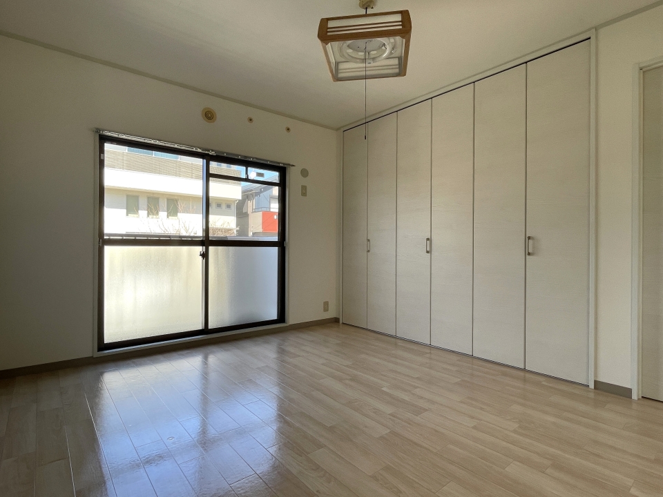 LDKと繋がっている6帖の洋室