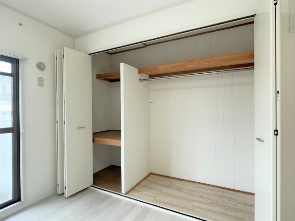 壁一面の大きなクローゼット！