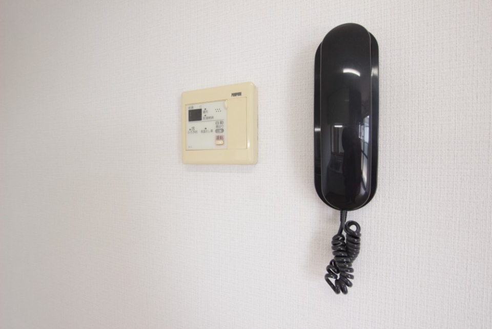 訪問者との会話は黒電話！？