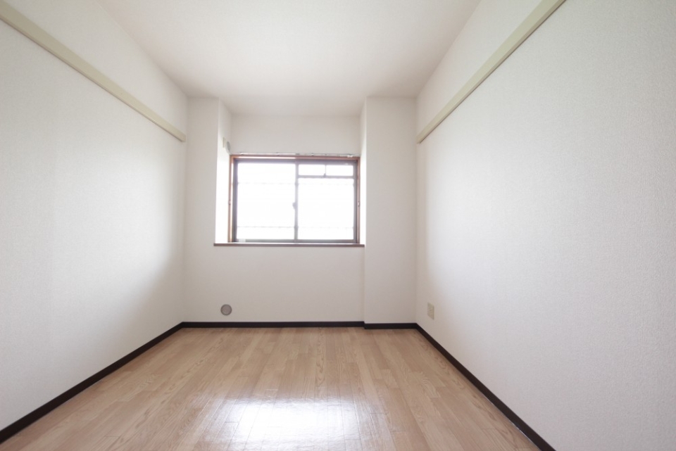 こちらは北西の洋室。