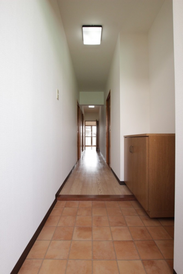 ミドルタイプのシューズBOXですっきり玄関。