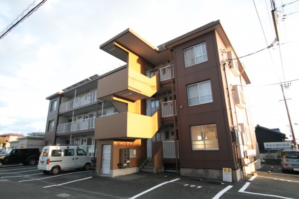 マンション外観。